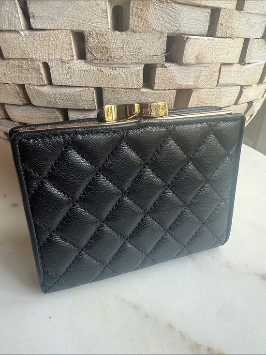 G I V E N C H Y GV3 Black Diamond Quilted Goatskin Leather  Givenchy Quilted Black Leather Wallet with Gold Emblem